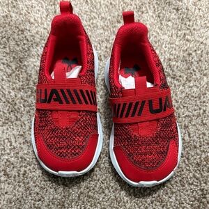 Under Armour Kids Red Surge 3 Slip Sz 6K